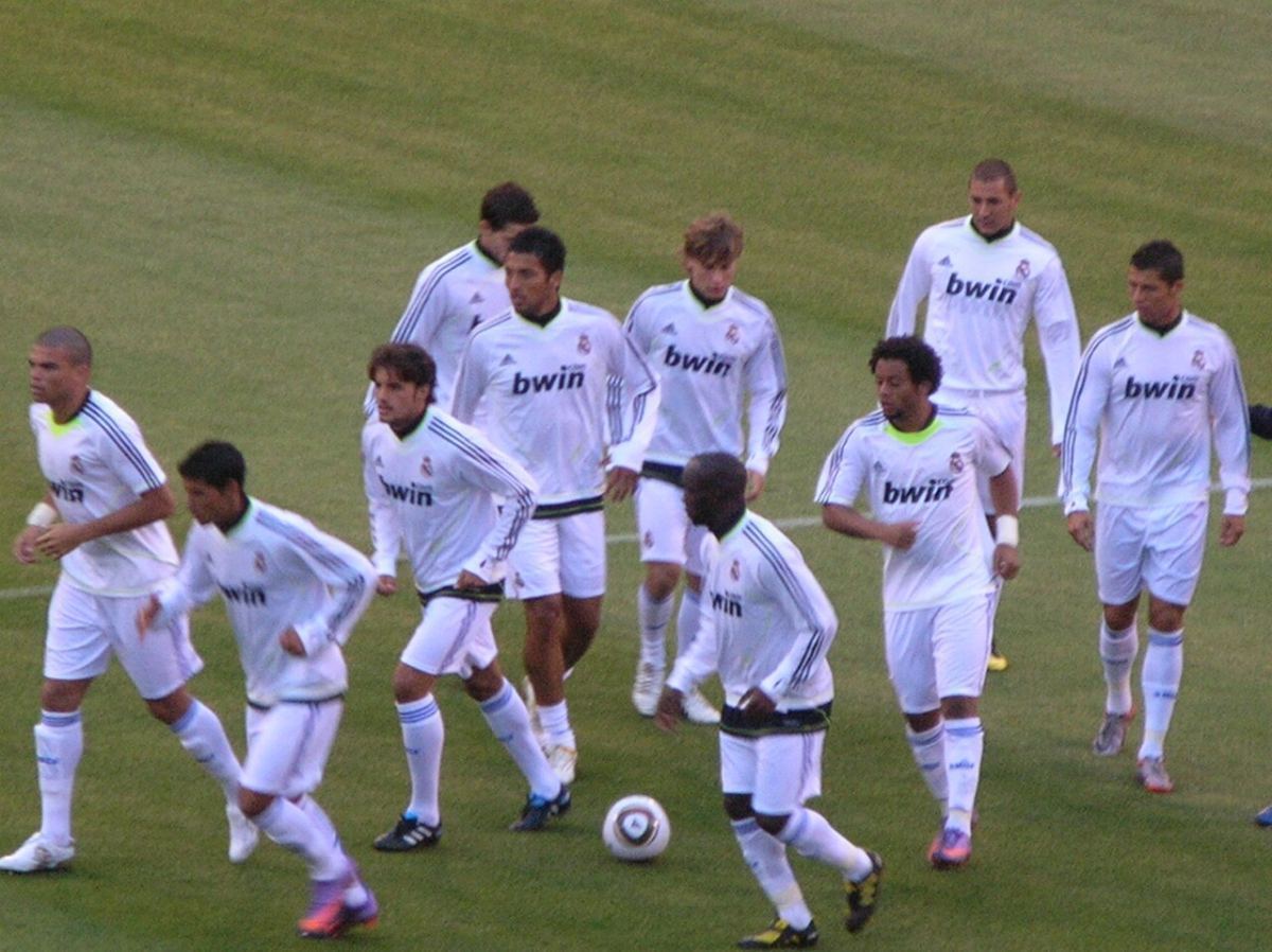 国际米兰攻防手册：从纸面设计到草皮执行